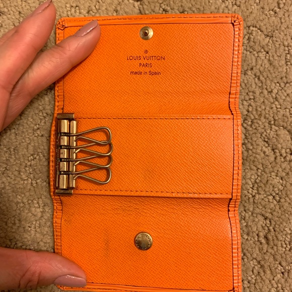Authentic Louis Vuitton epi mandarin key holder - Picture 3 of 5